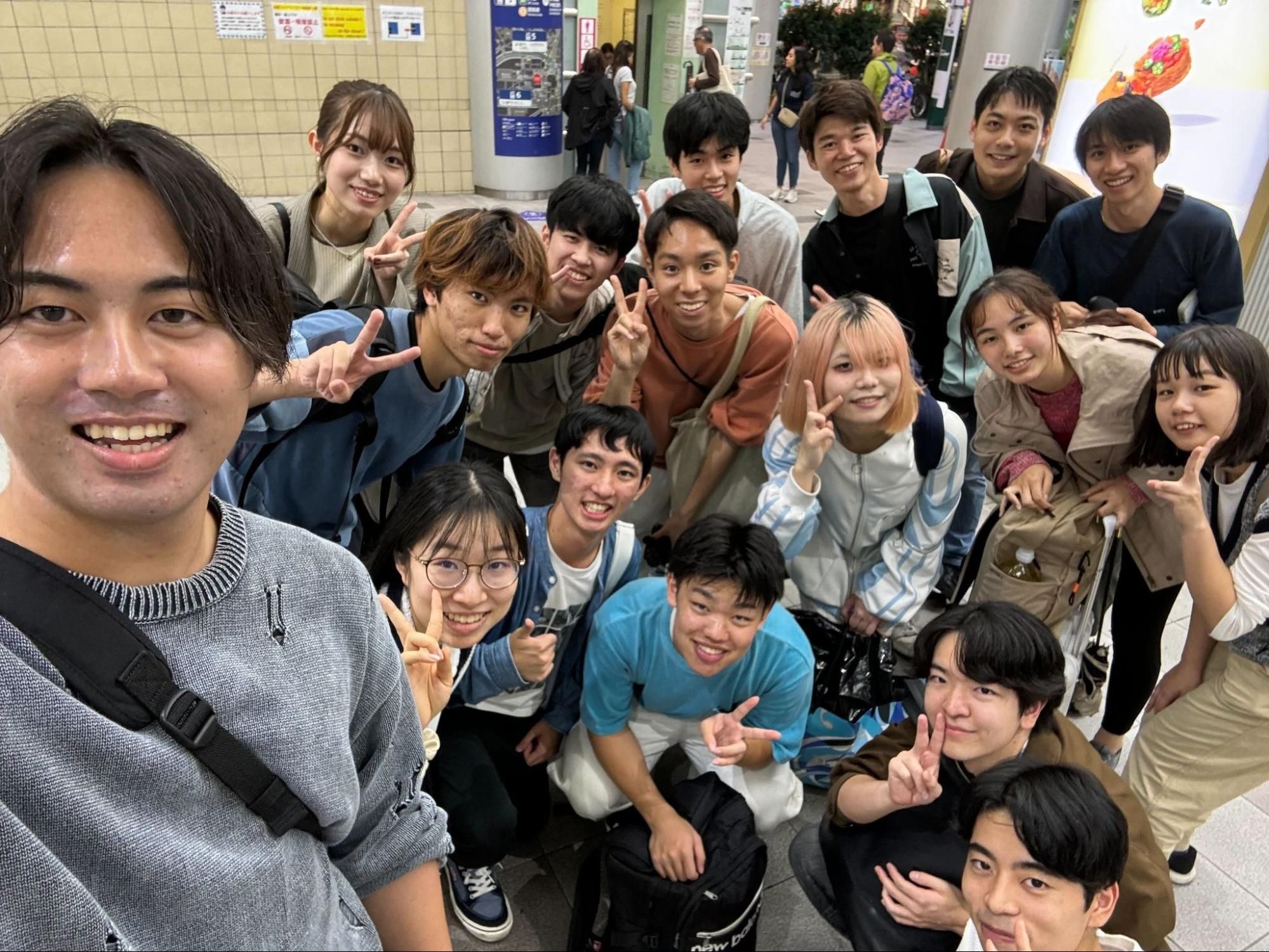 1年生から4年生までが集まった班会での一枚